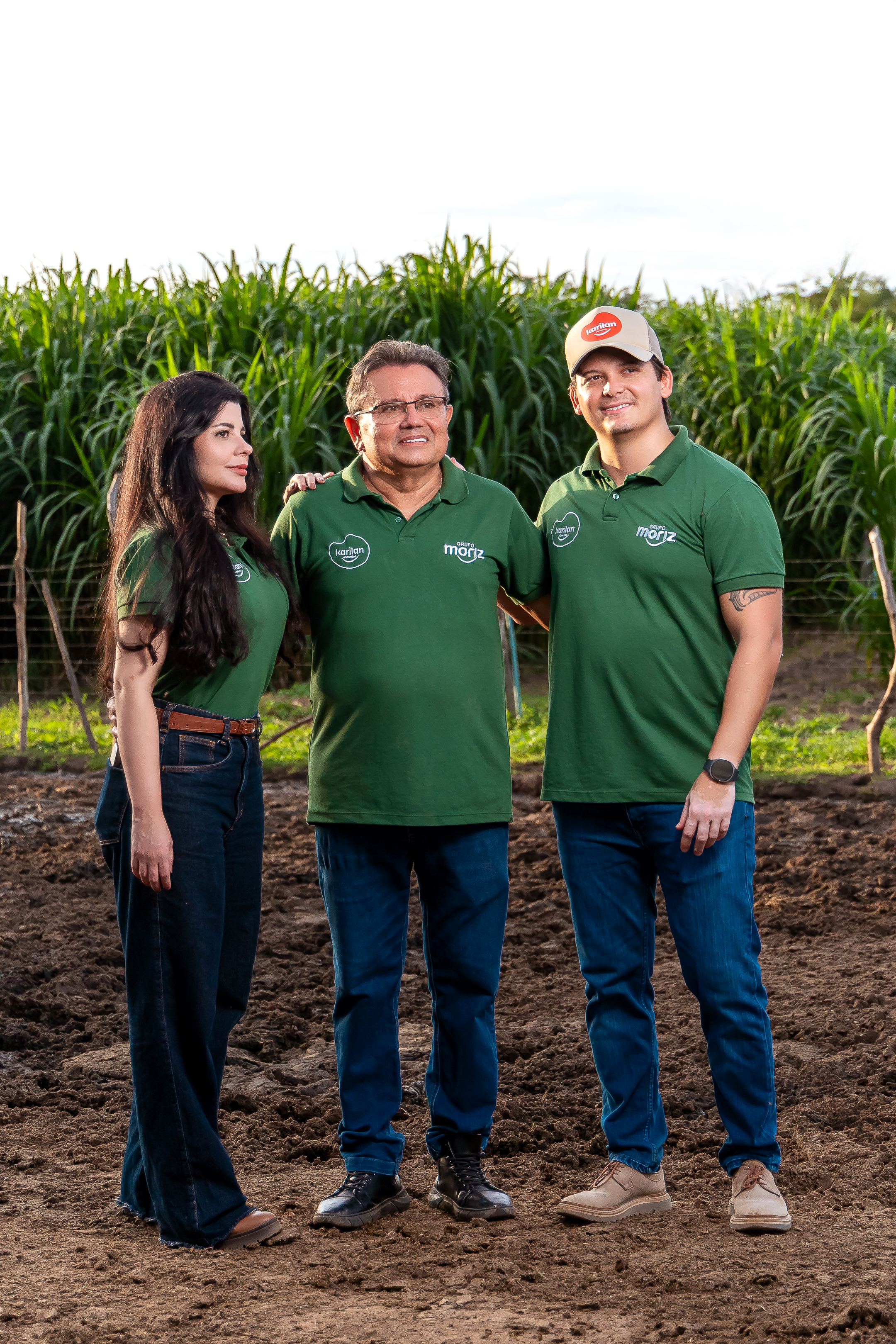 Família e equipe no campo